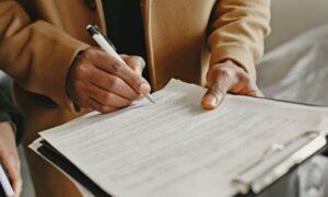 Conoce las partes esenciales de un informe pericial psicológico y cómo elaborarlo paso a paso